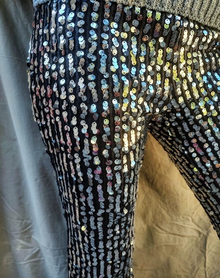 Pantaloni a zampa in paillettes elasticizzati